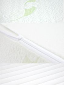 Kojenecký polštář - klín Sensillo bílý Luxe s aloe vera 30x38 cm do kočárku